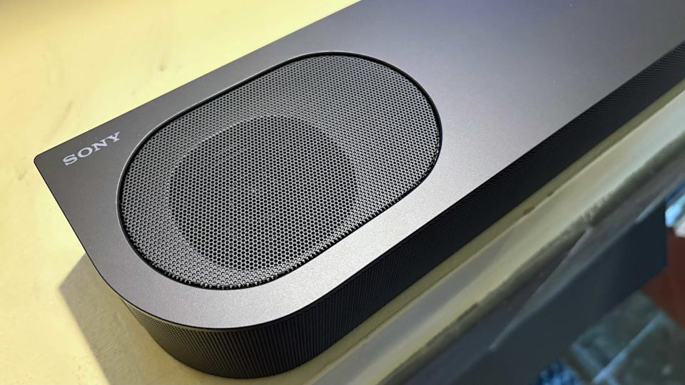 索尼 Bravia Theater Bar 6 上的向上发声扬声器有助于实现杜比全景声 (Dolby Atmos) 效果。