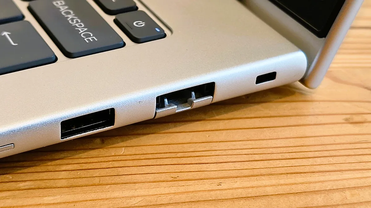 HP ProBook 4 G1a 右侧端口