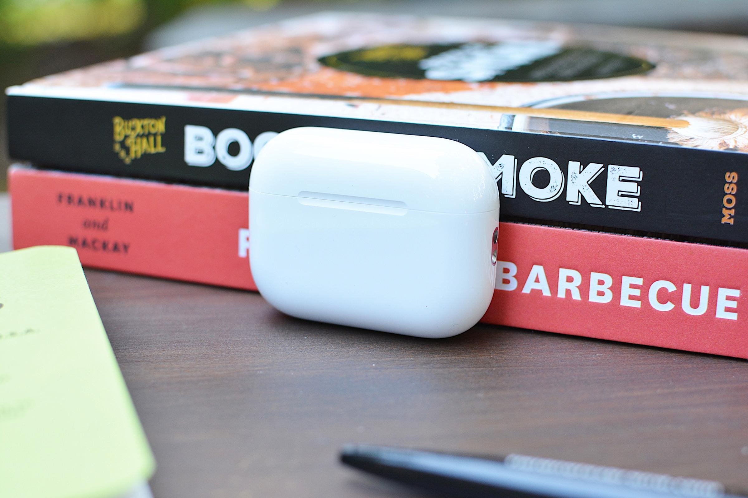 机箱正面的 LED 灯只有在照明时才会亮起。