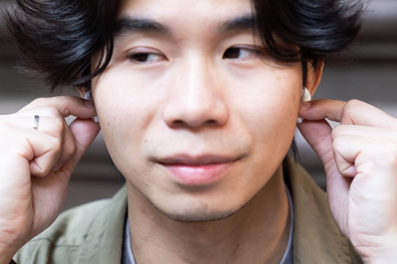 挤压两个词干即可开启实时翻译功能