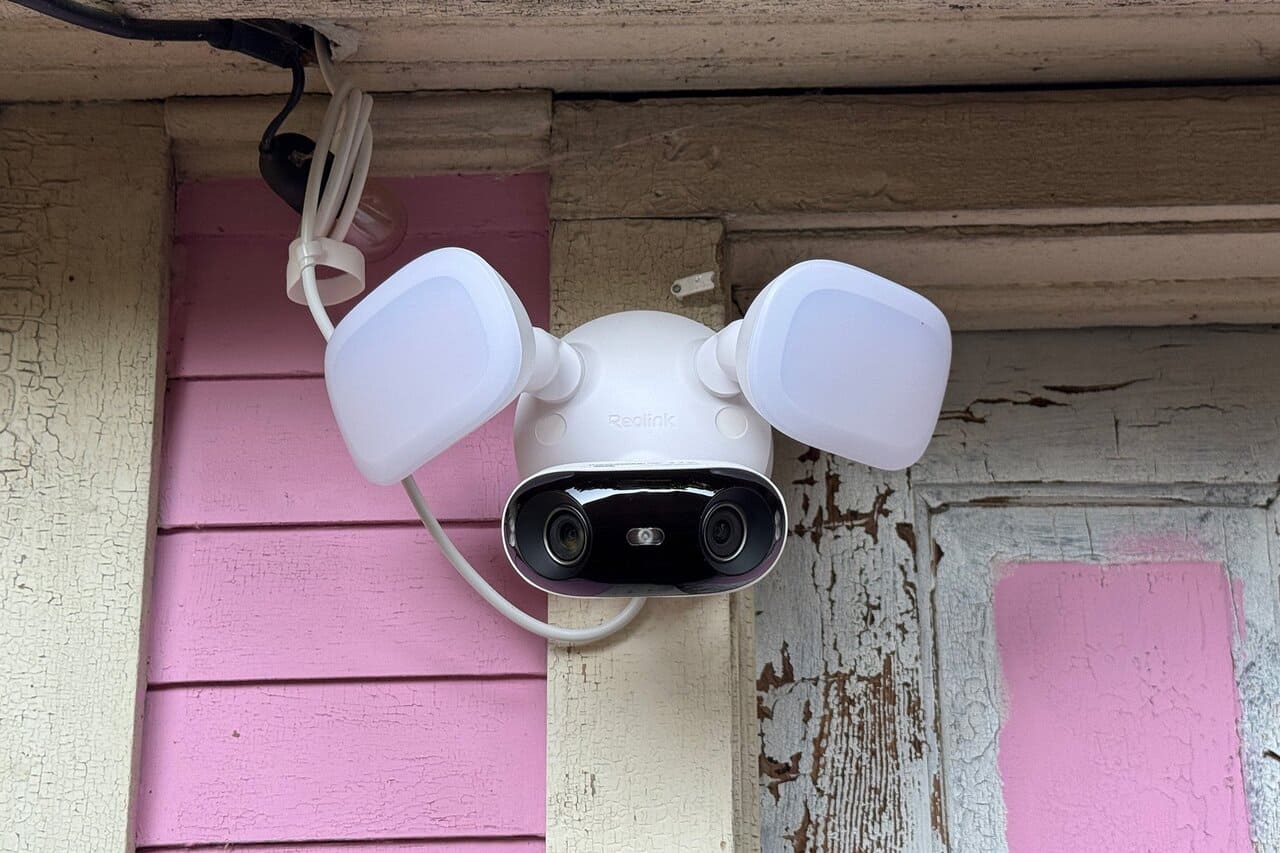 Reolink Elite Floodlight WiFi 安全摄像头测评