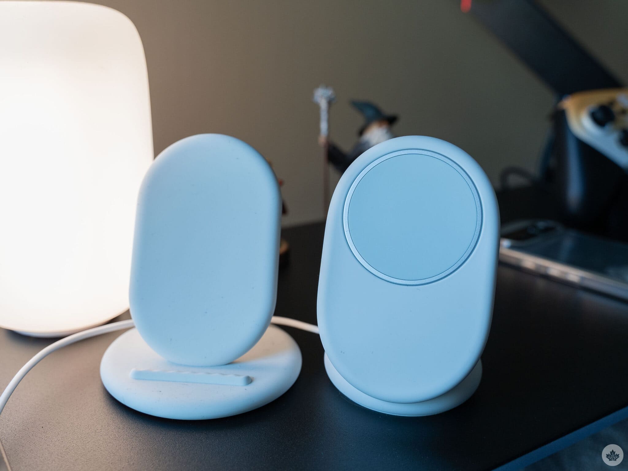 第一代 Pixel Stand 和 Pixelsnap 充电器。