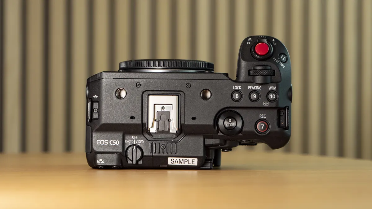 佳能 EOS C50 的顶板