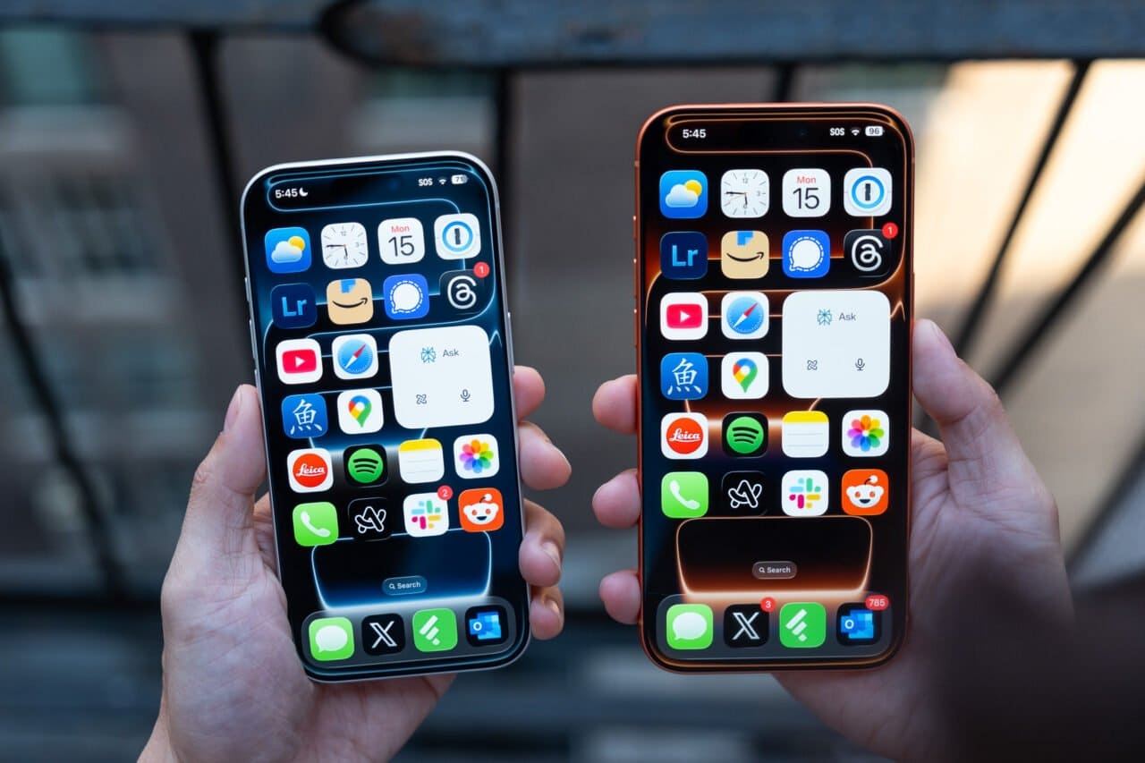 Apple iPhone 17 Pro（银色）和 iPhone 17 Pro Max（宇宙橙）