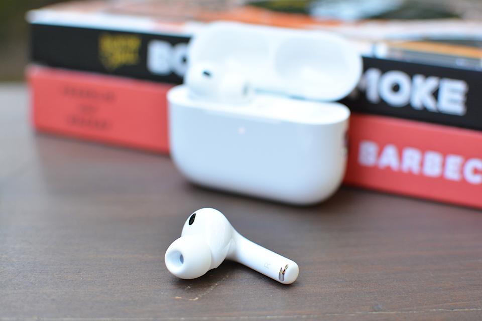 您会注意到耳塞的角度与之前的型号不同。