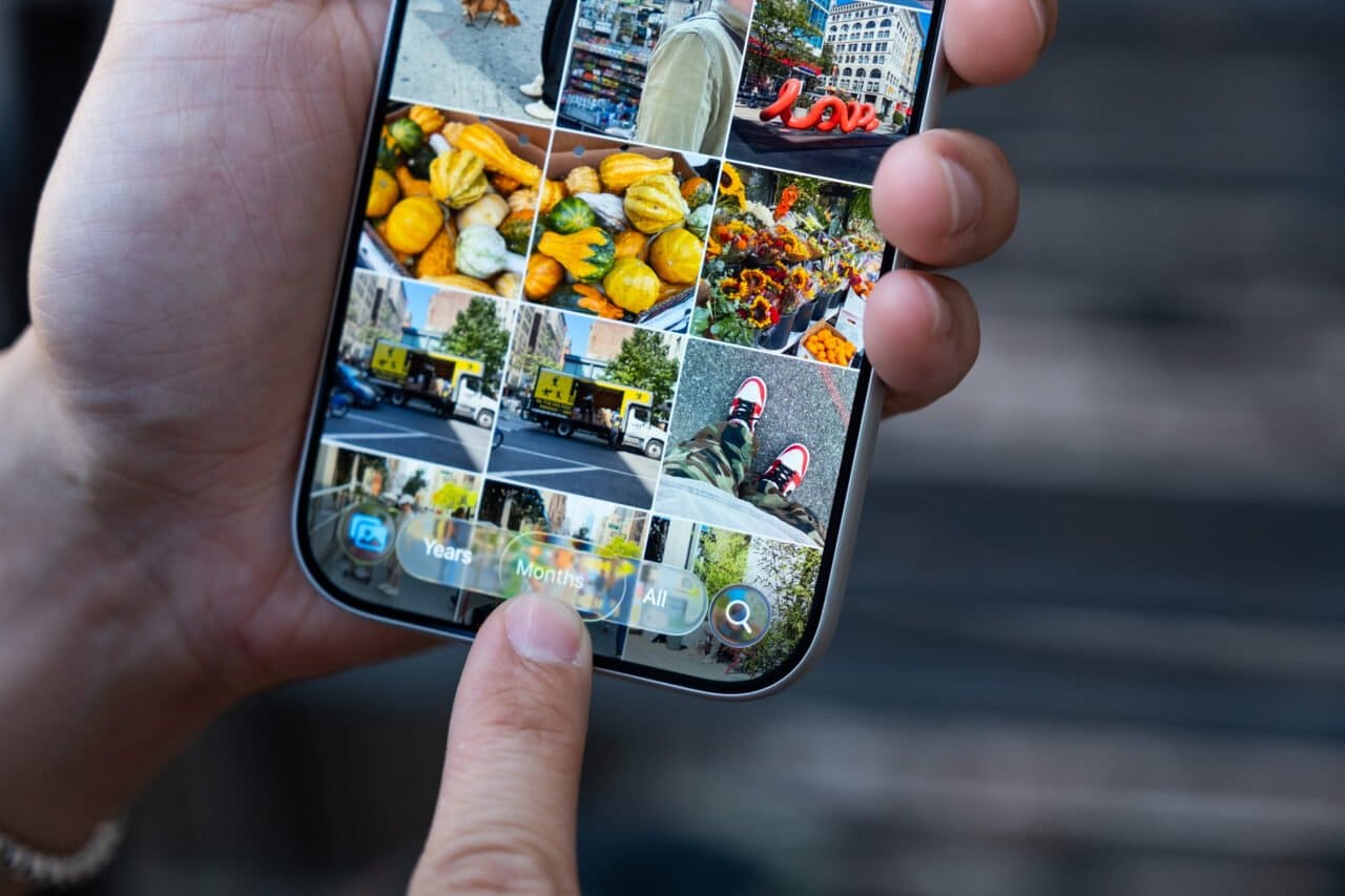 搭载液态玻璃的 Apple iPhone 17 Pro 运行 iOS 26