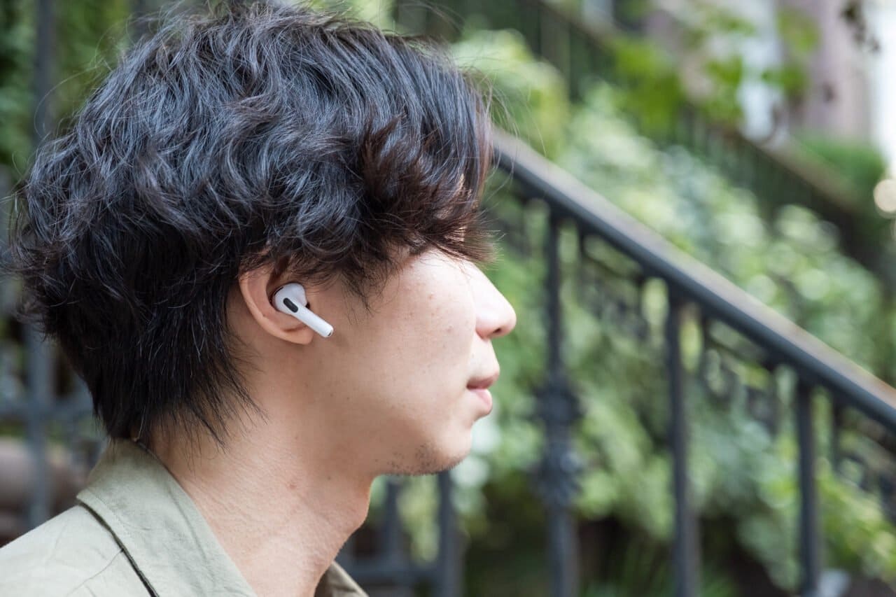 Apple AirPods Pro 3 戴在耳朵里