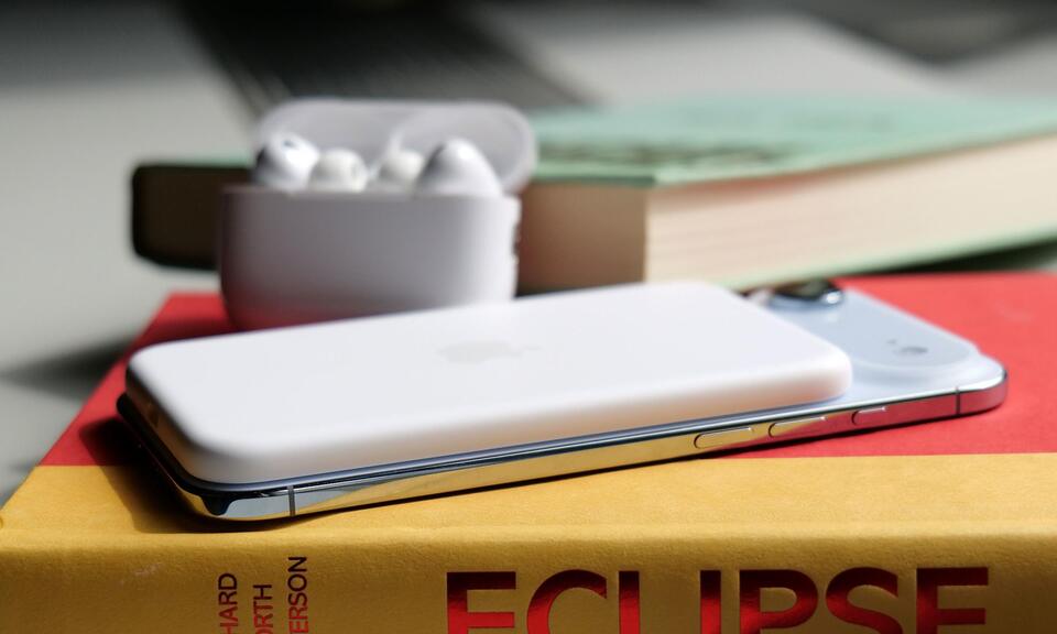 Apple 为 iPhone Air 设计的 MagSage 电池组可能是这款手机的最佳伴侣。