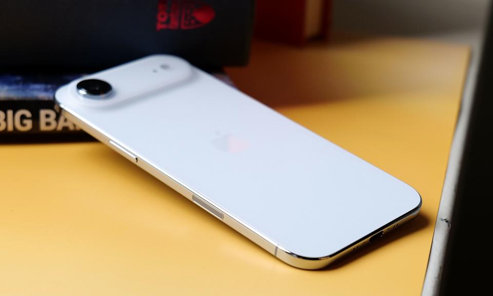 iPhone Air 的 A19 Pro 芯片与 iPhone 17 Pro 系列中使用的处理器几乎完全相同，只是少了一个 GPU 核心。