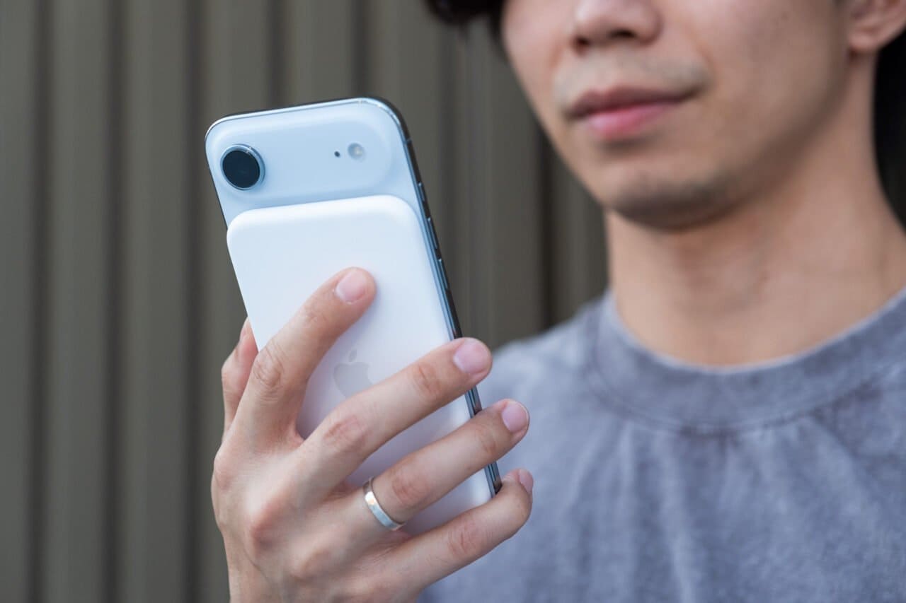 配备 MagSafe 电池组的 iPhone Air