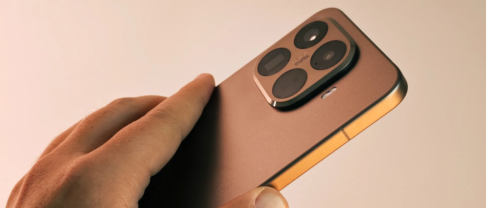 小米 15T Pro 测评 背面手持角度 21:9