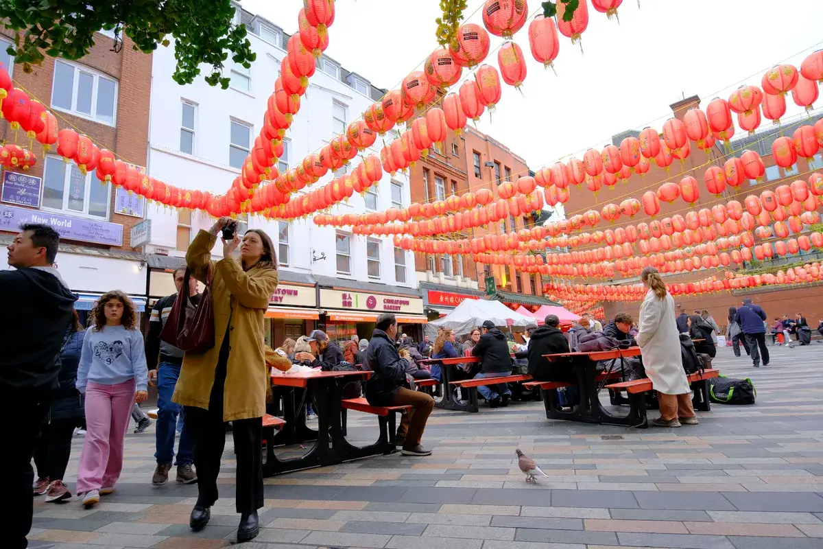 富士 X-T30 III 样张——伦敦唐人街的街景