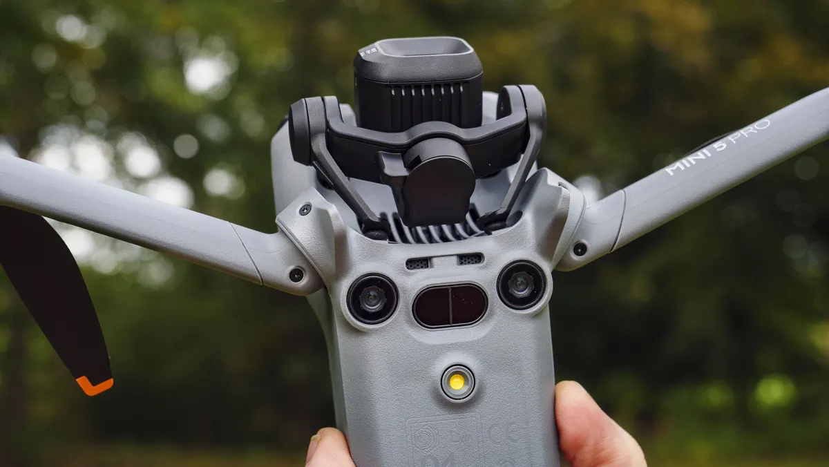 DJI Mini 5 Pro 底部特写