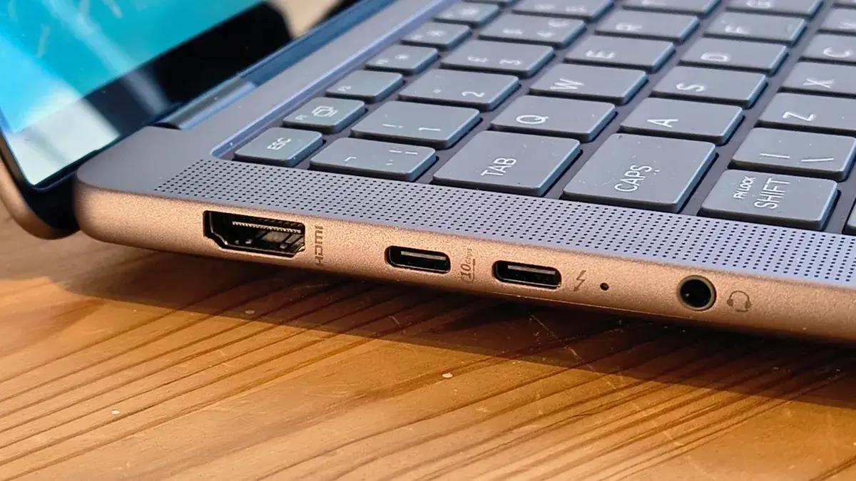 HP Zbook Ultra G1a 14 左侧端口