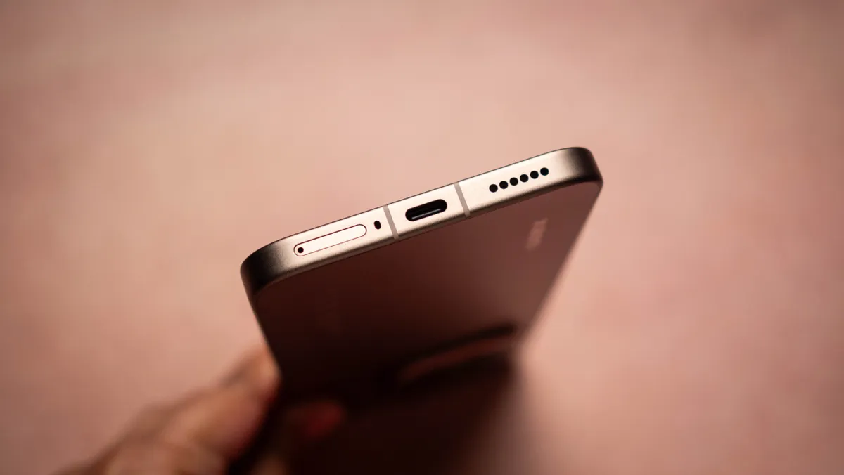 小米 15T Pro 充电口