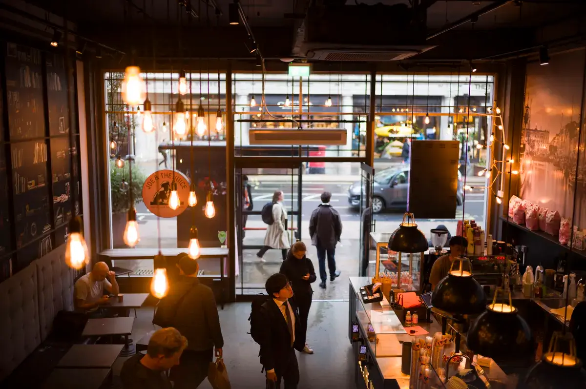 徕卡 M EV1 样片库：Joe the Juice 咖啡馆内部