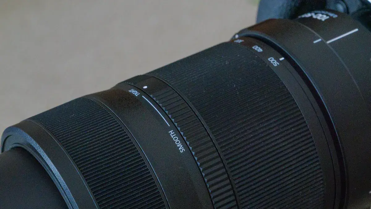 松下 Lumix S 100-500mm F5-7.1 OIS 镜头