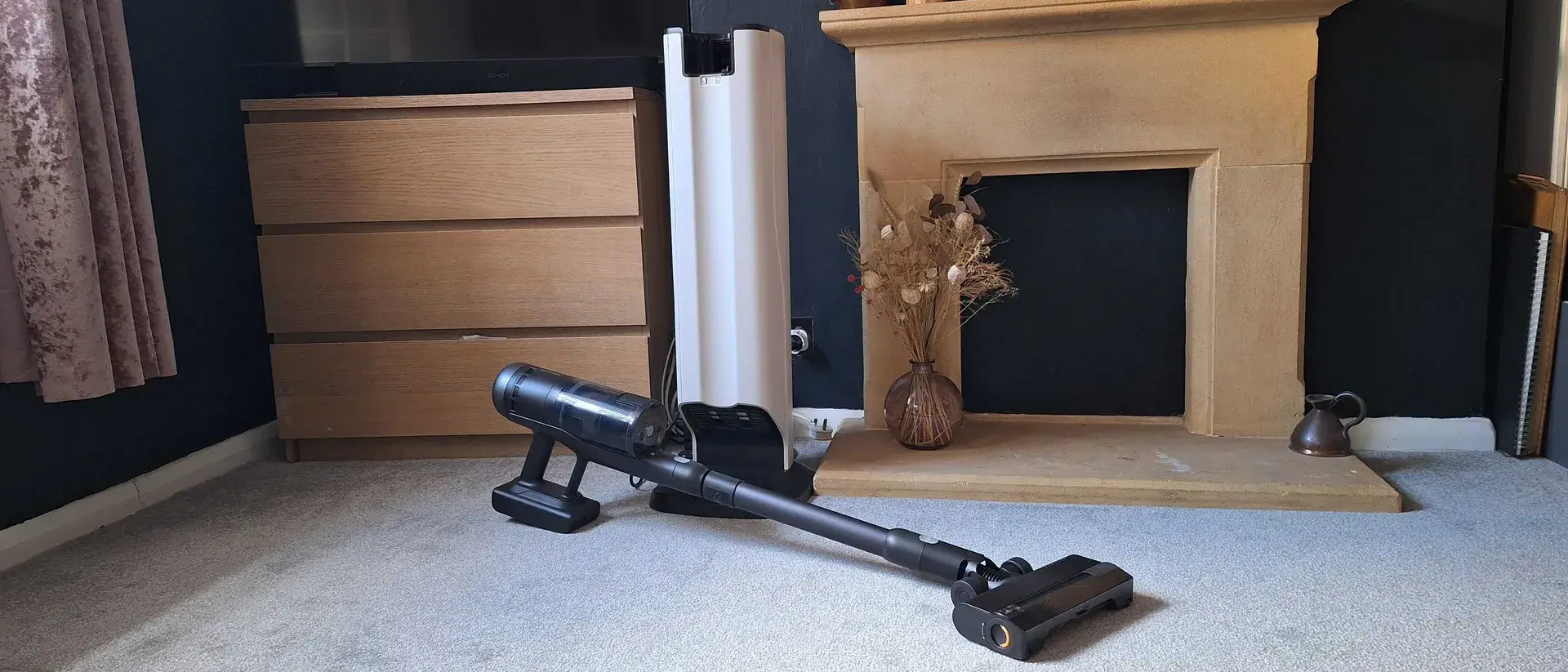 Roborock H60 Hub Ultra 在测评员的客厅里