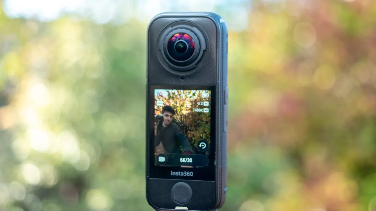 在户外环境下使用 Insta360 X4 Air