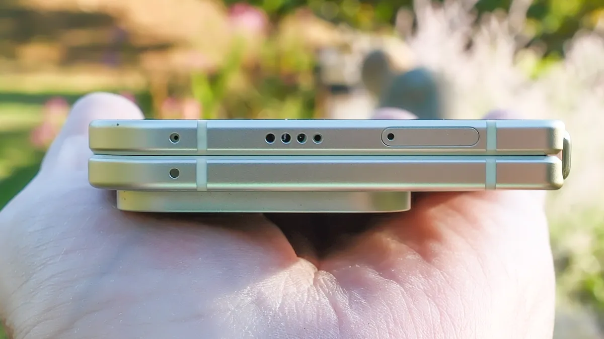 Google Pixel 10 Pro Fold 顶部