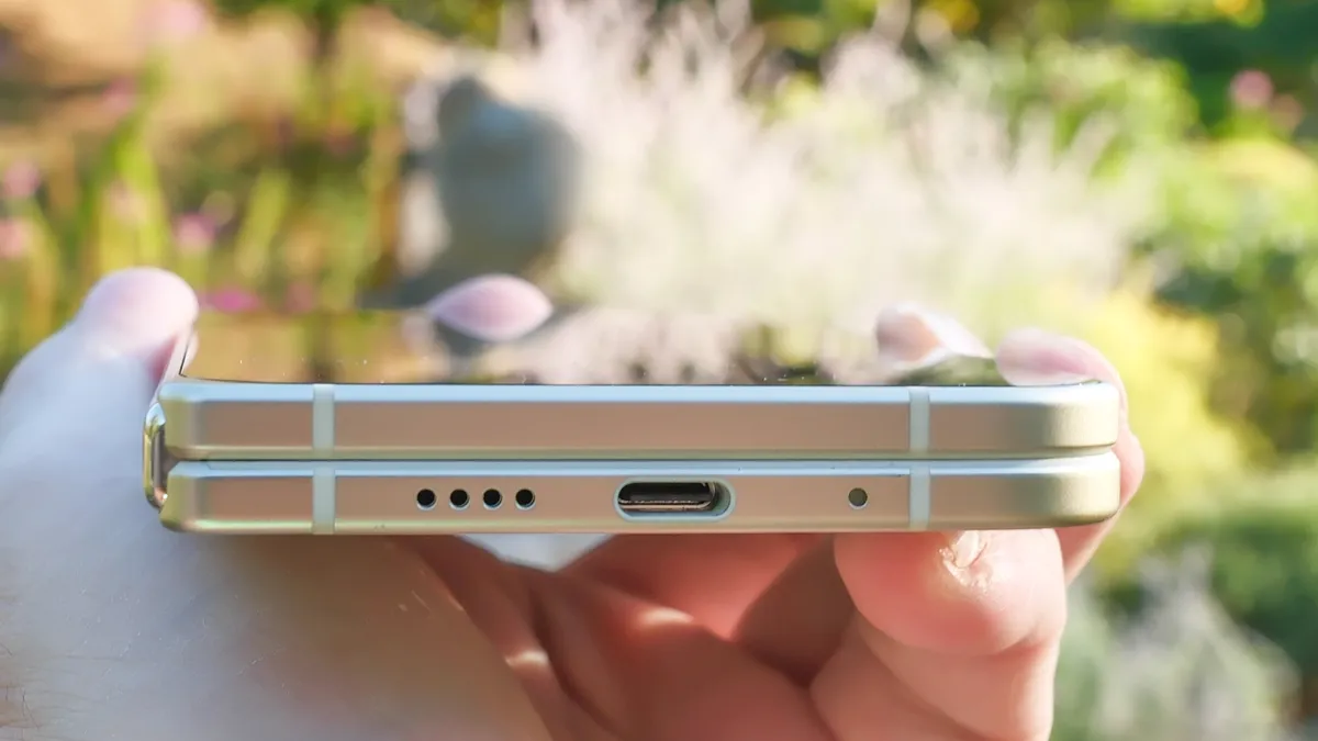 Google Pixel 10 Pro Fold 充电口