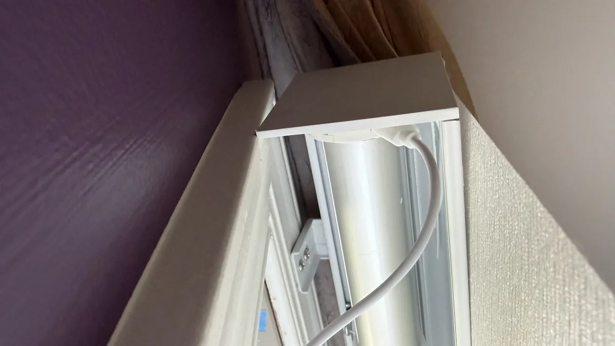 WEFFORT 智能遮阳帘抬头看着电机