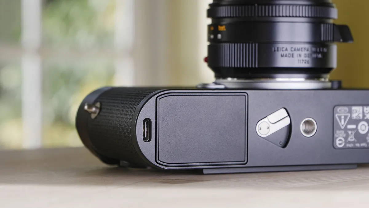 徕卡 M EV1 相机电池盖特写