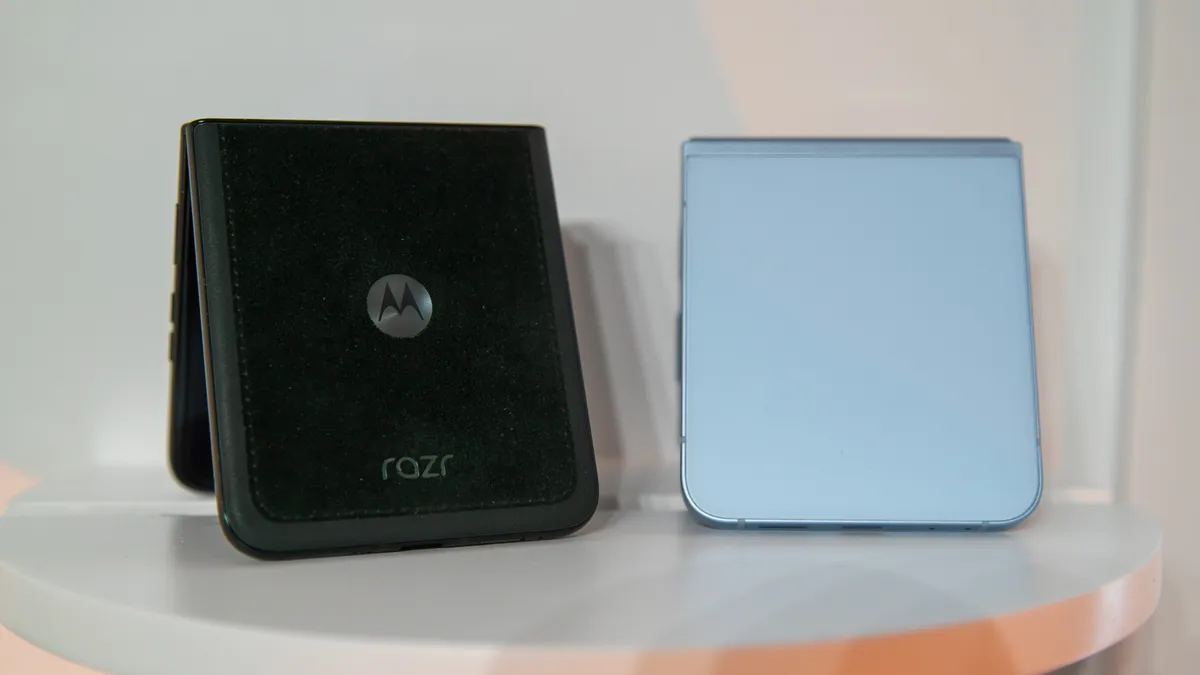 Razr Ultra 2025 和 Galaxy Z Flip 6