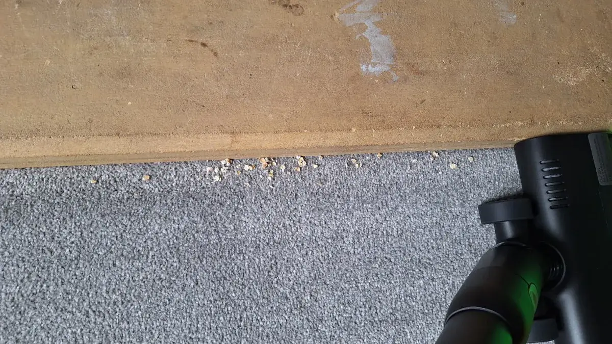 壁炉边的燕麦被清理干净