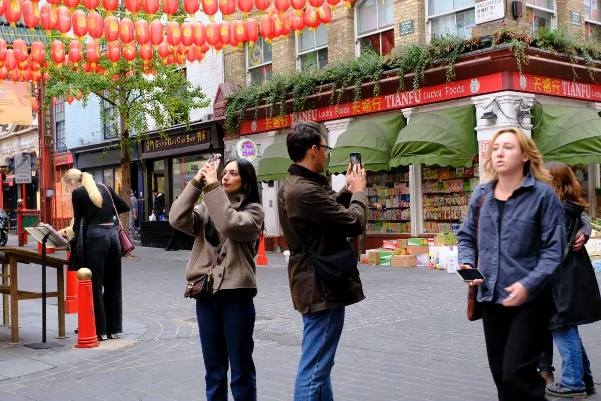 富士 X-T30 III 样张——伦敦唐人街的街景