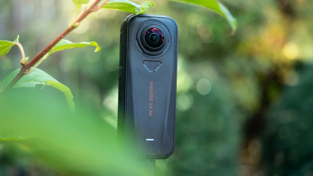 Insta360 X4 Air 在花园环境中的户外拍摄