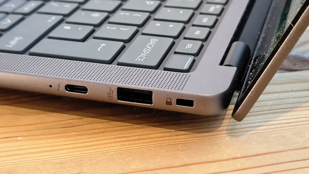 HP Zbook Ultra G1a 14 右侧端口