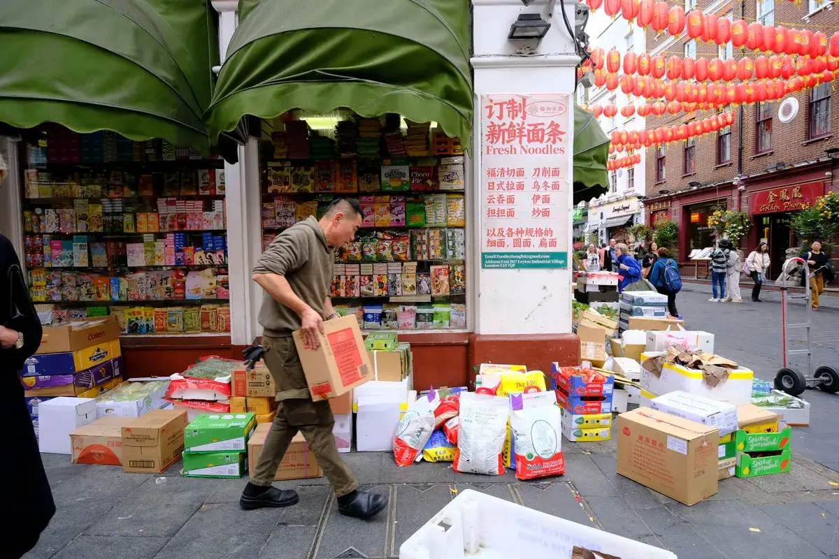 富士 X-T30 III 样张——伦敦唐人街的街景