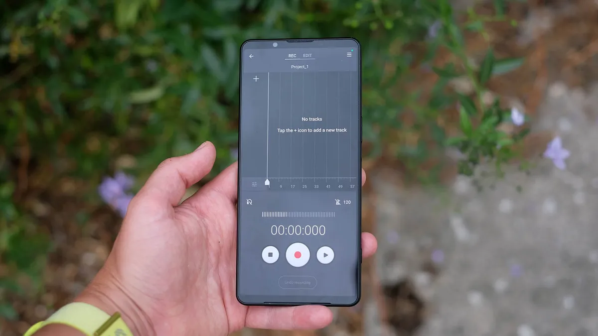 单手持握索尼 Xperia 1 VII