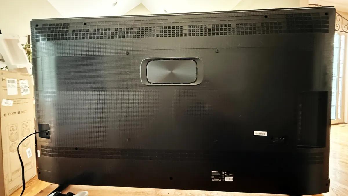 海信 U65QF 后面板（显示低音炮）