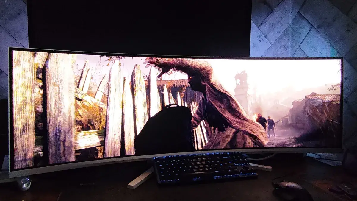 在飞利浦 Evnia 超宽屏显示器上运行《生化危机4》