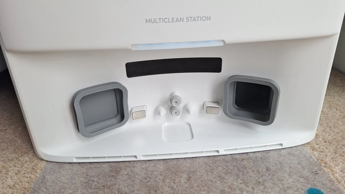 SwitchBot S20 扫地机器人底座部分的特写