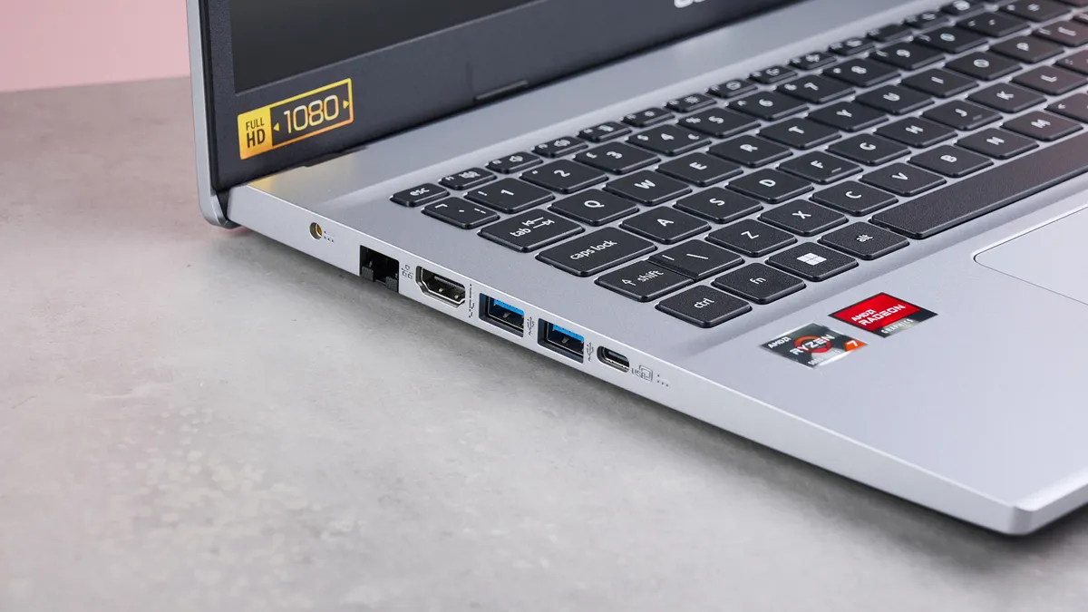 宏碁 Aspire Go 15 左侧端口特写