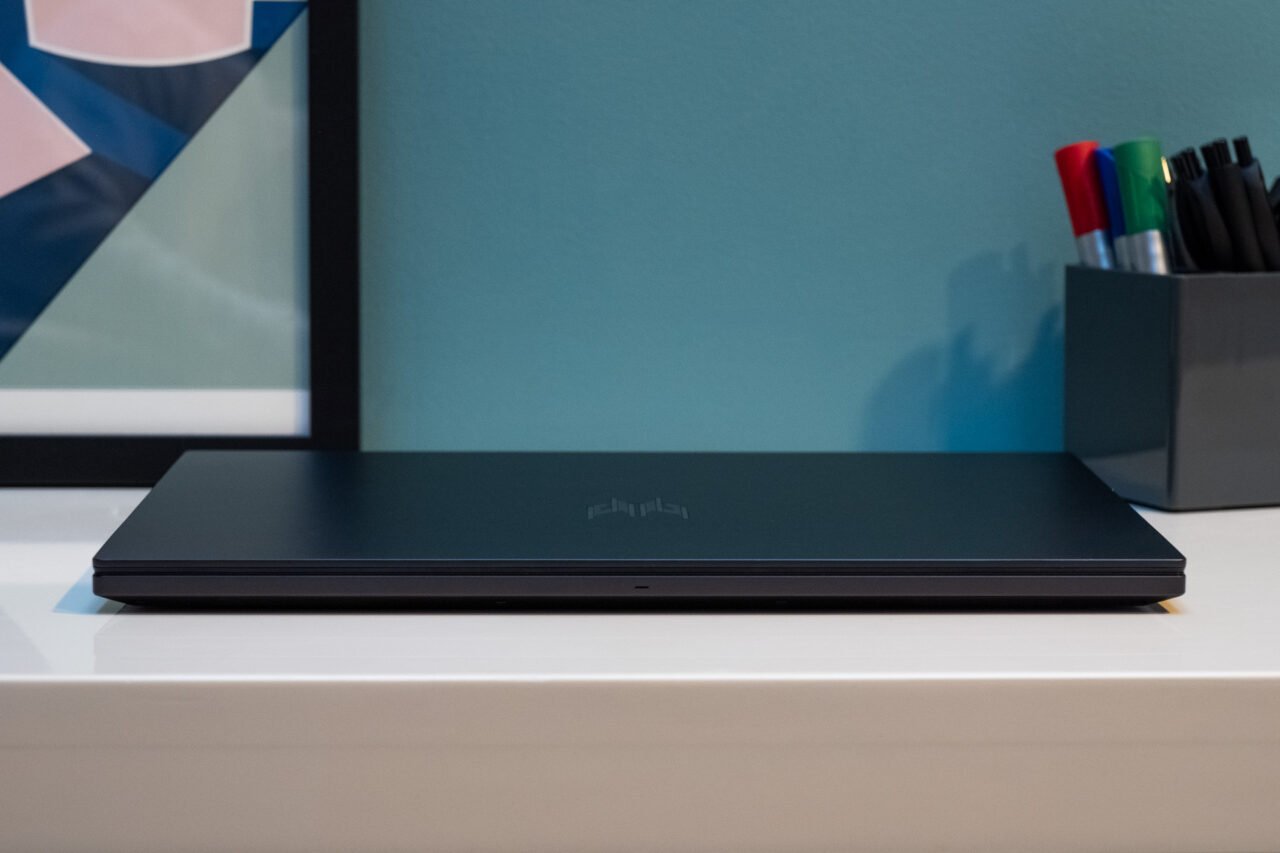 宏碁 Predator Triton 14 侧面图 宏碁 Predator Triton 14 侧面图