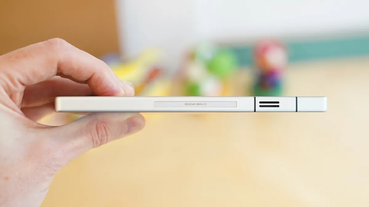 RedMagic 11 Pro 侧面