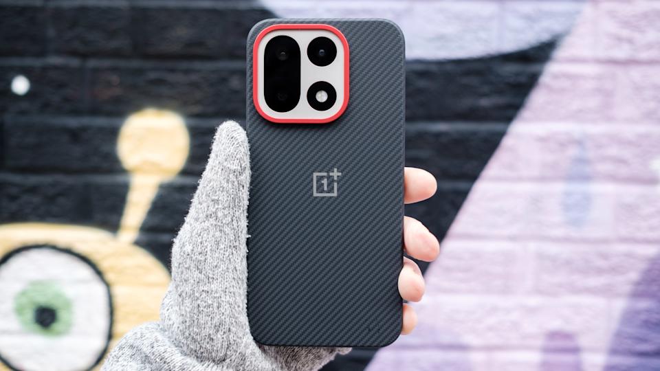 这款芳纶材质的保护壳是 OnePlus 为 OP15 提供的三款保护壳之一