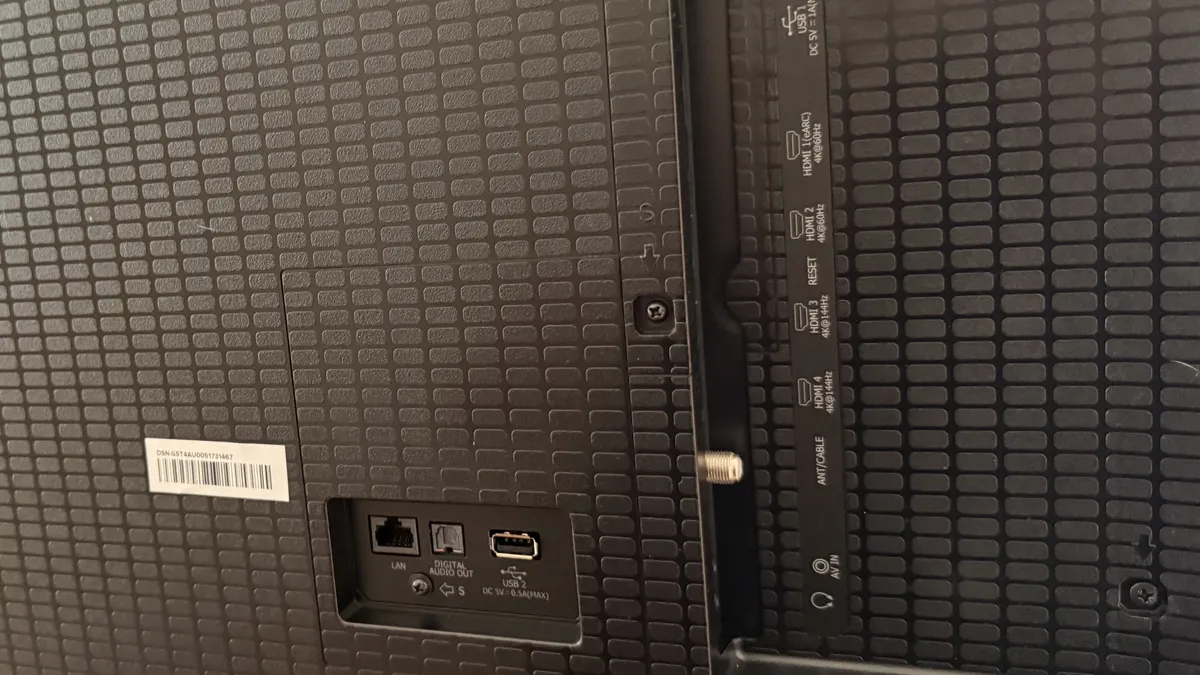 海信 U65QF 侧面和后面板端口