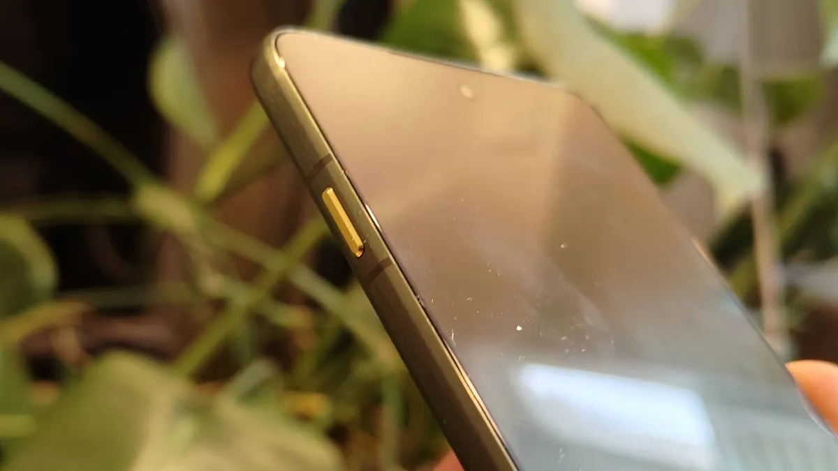 摩托罗拉 Edge 70 的 AI 按钮