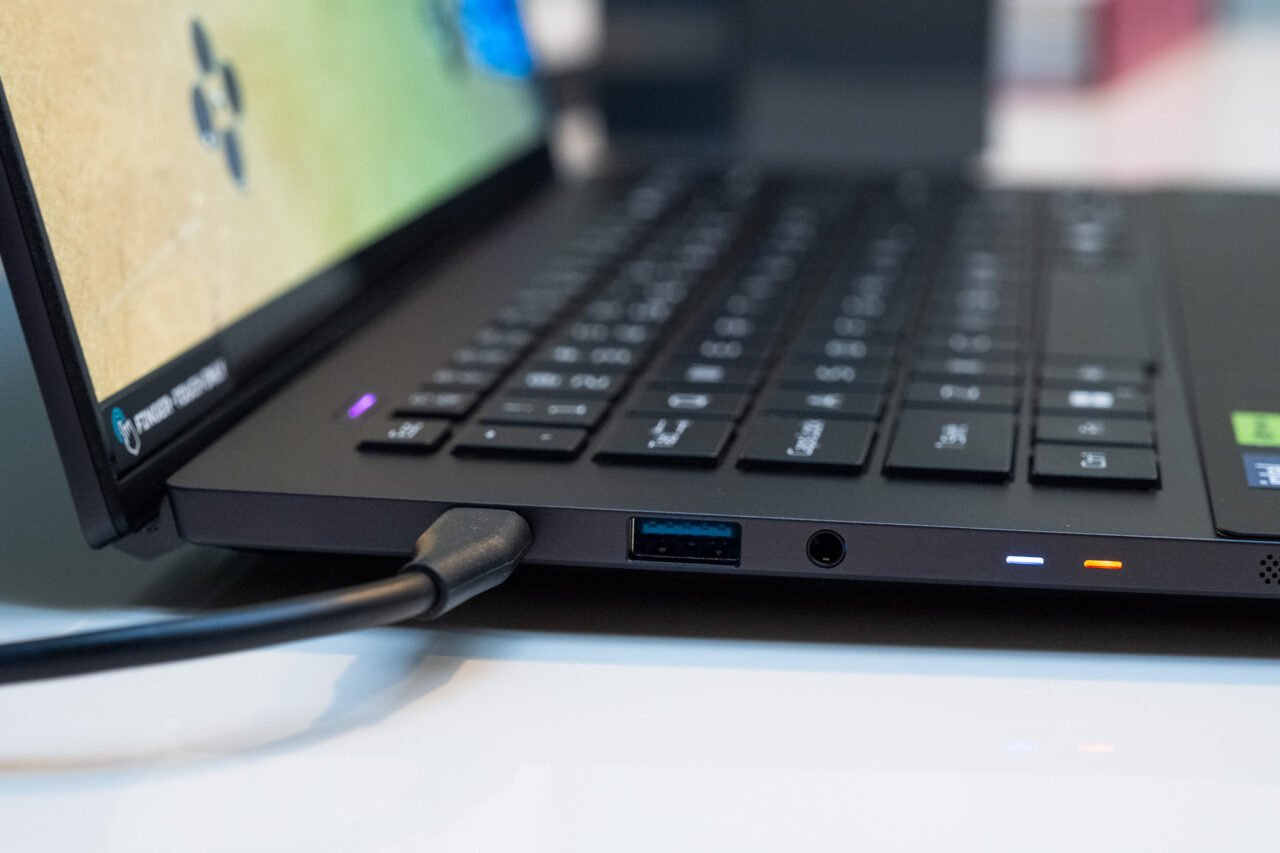 宏碁掠夺者 Triton 14 左侧端口 宏碁掠夺者 Triton 14 左侧端口