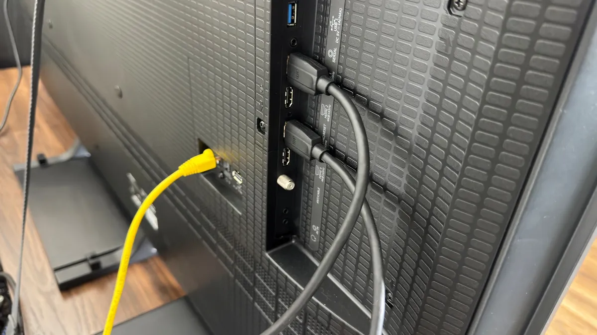 海信 U75QG 后面板端口