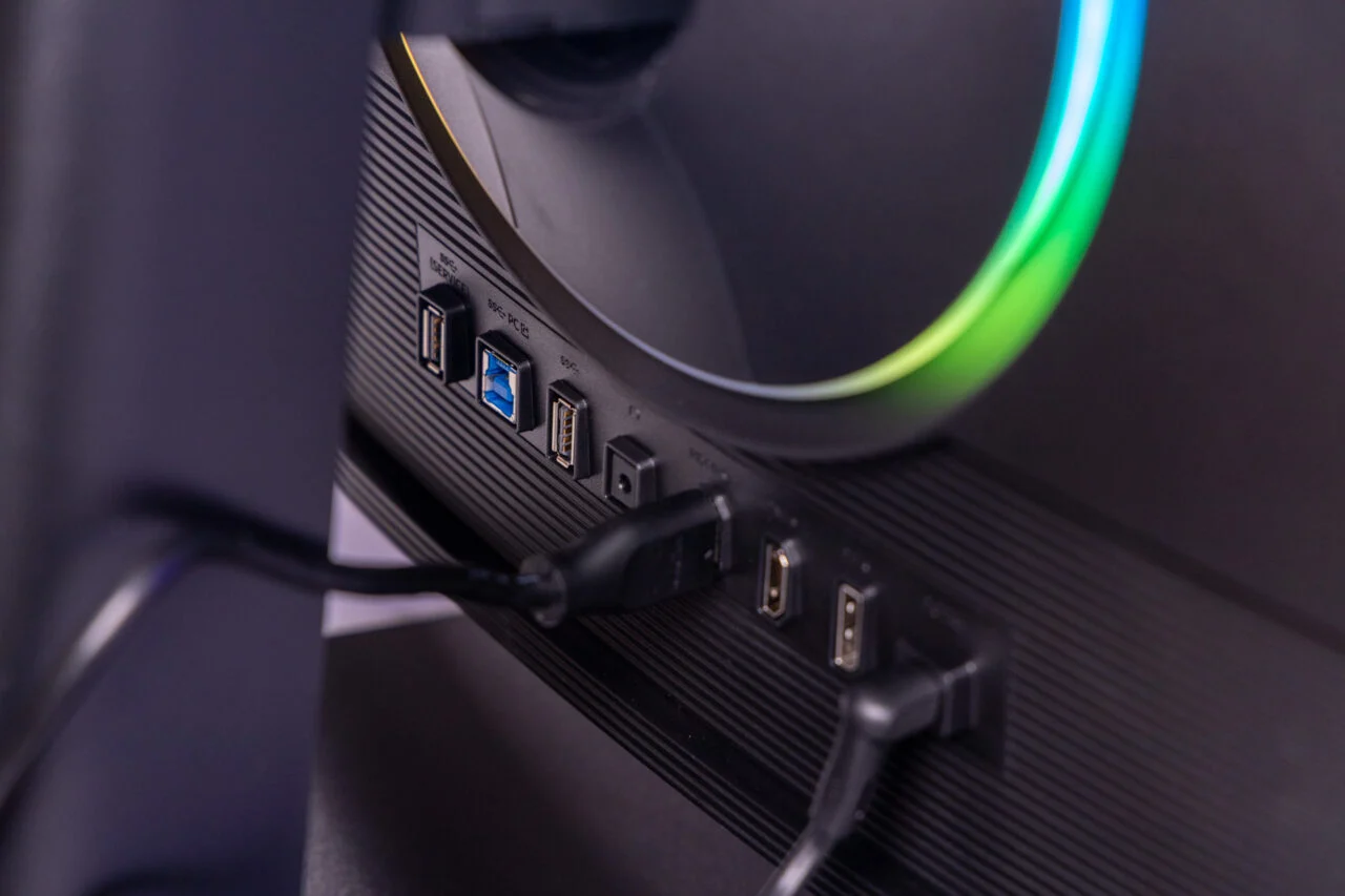 三星 Odyssey G7 04