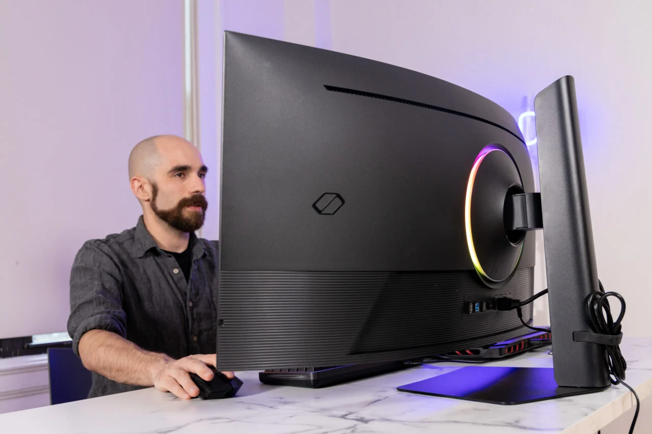 三星 Odyssey G7 02