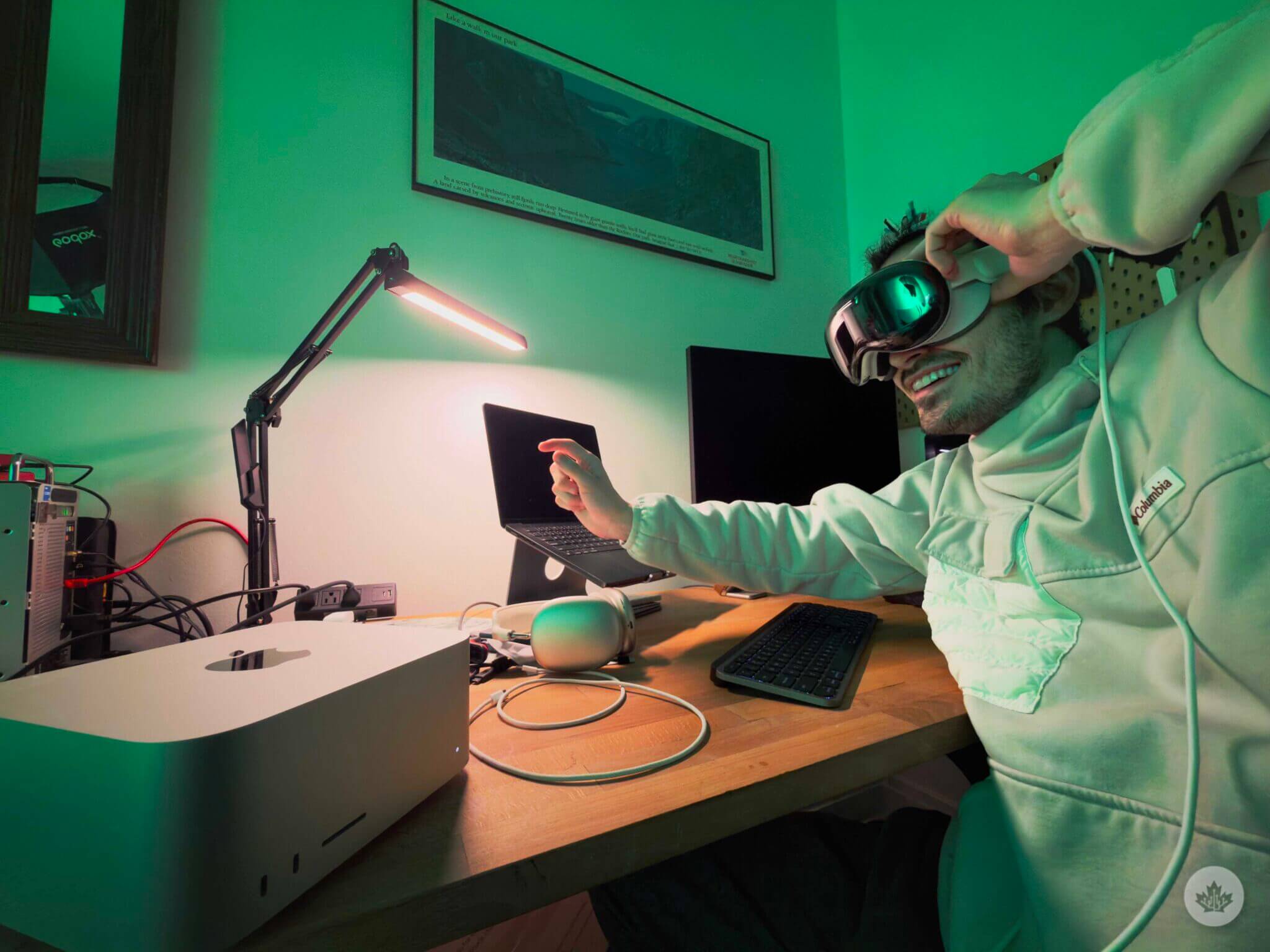 新款 M5 芯片效率更高，可让 Vision Pro 使用约 3 小时，比 M2 型号多出约 30 分钟。