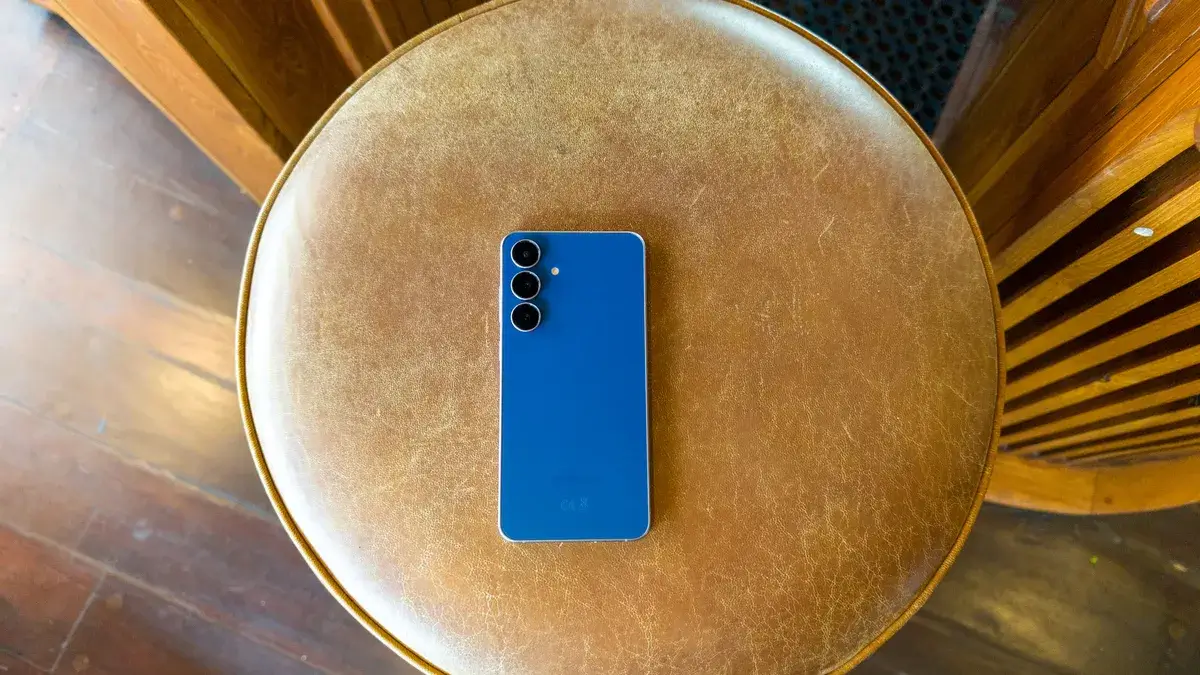 三星 Galaxy S25 FE 蓝色款上手体验