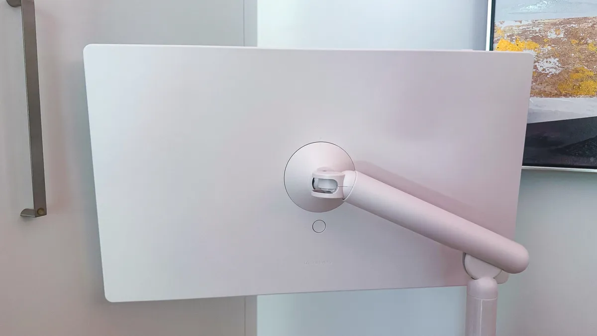 LG StanByMe 2 背面连接到支架 LG StanByMe 2 背面连接到支架